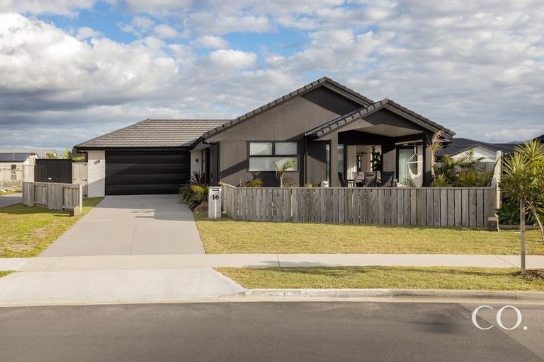Photo of property in 16 Bill Miller Drive, Papamoa, 3118