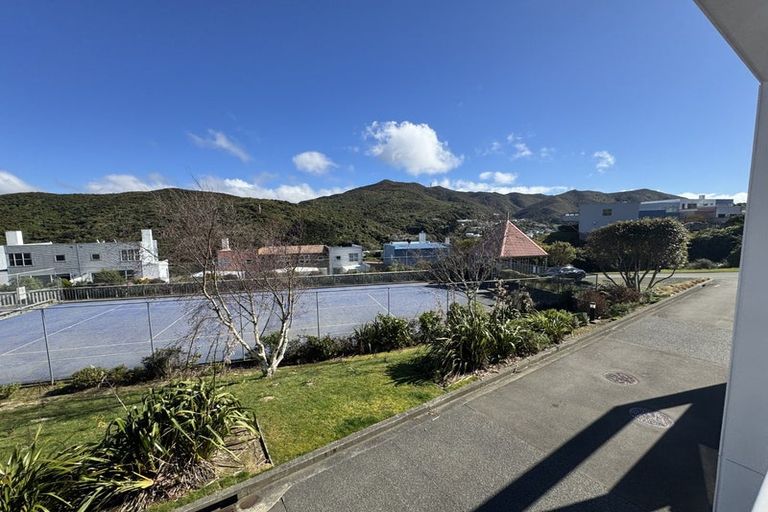 Photo of property in 9 Saddleback Grove, Karori, Wellington, 6012