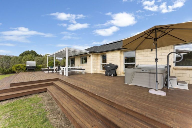 Photo of property in 32 Titoki Road, Waikanae Beach, Waikanae, 5036