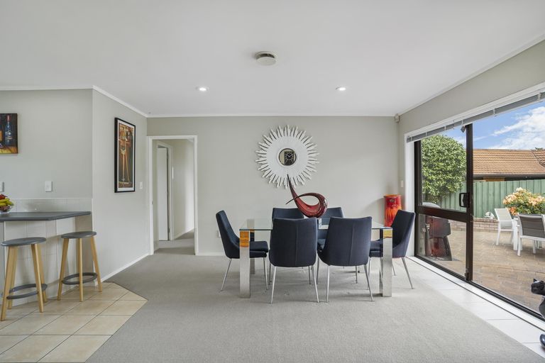 Photo of property in 2/10 Pinewood Grove, Botany Downs, Auckland, 2010