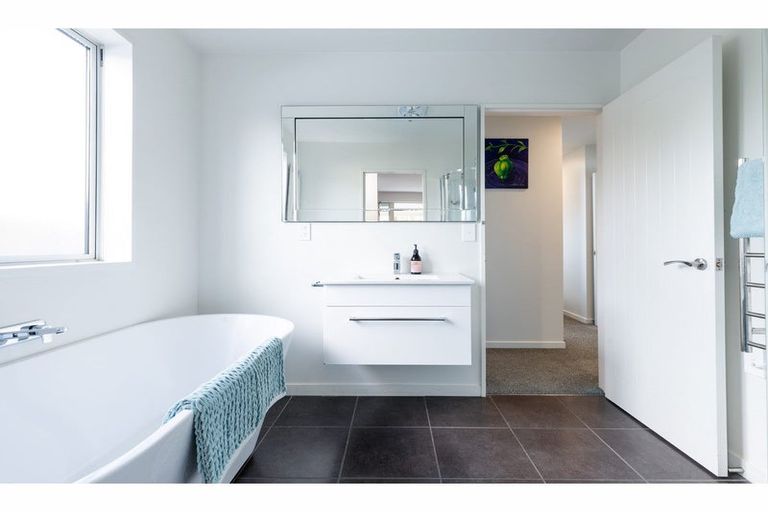 Photo of property in 142 Bower Avenue, New Brighton, Christchurch, 8083