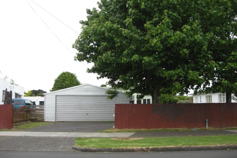 Photo of property in 18 Beatty Road, Pukekohe, 2120