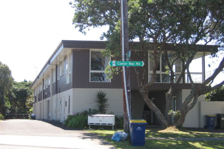 Photo of property in 4/30 Castor Bay Road, Castor Bay, Auckland, 0620