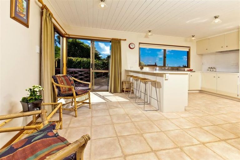 Photo of property in 4 Honeysuckle Lane, Mairangi Bay, Auckland, 0630