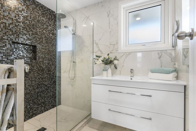 Photo of property in 1/51 Larne Avenue, Pakuranga Heights, Auckland, 2010