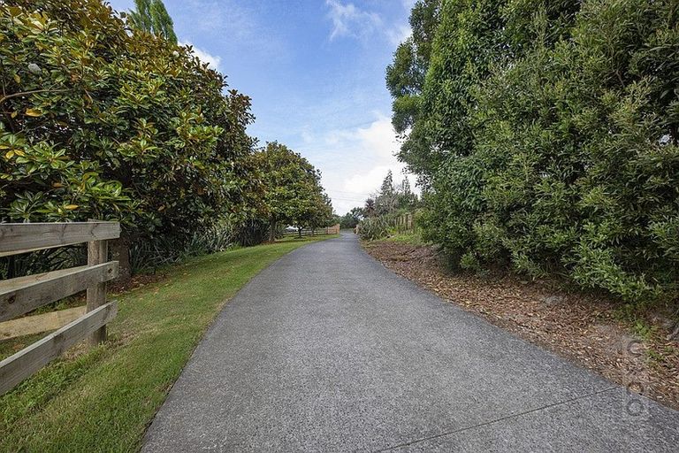 Photo of property in 17 Deacon Road, Riverhead, Kumeu, 0892