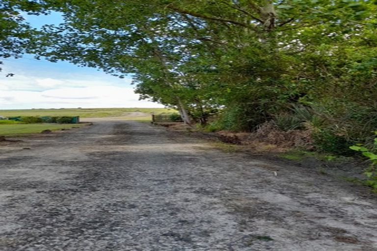 Photo of property in 341 Gallie Road, Matakohe, 0594