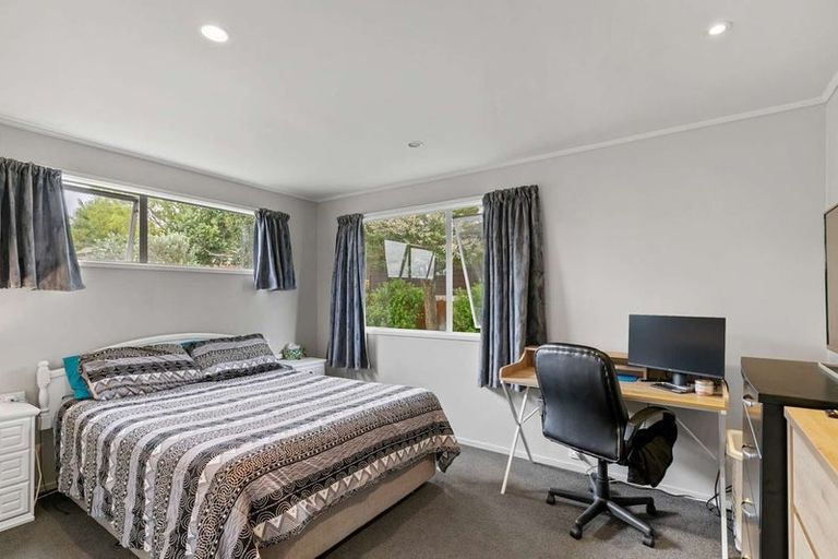 Photo of property in 15 Rosario Crescent, Red Beach, 0932