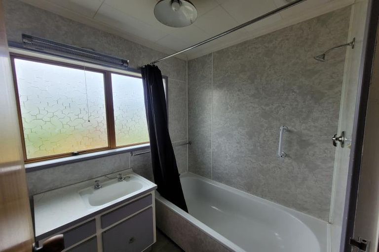 Photo of property in 39 Birdwood Avenue, Moturoa, New Plymouth, 4310