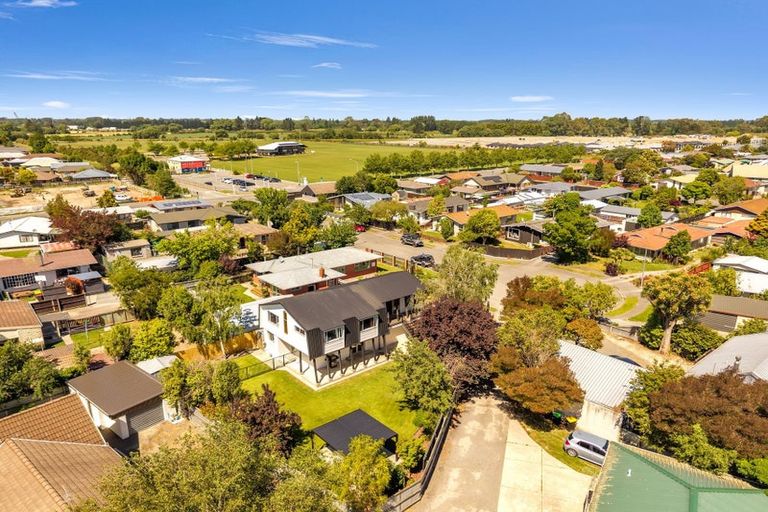 Photo of property in 12 Banks Place, Rangiora, 7400