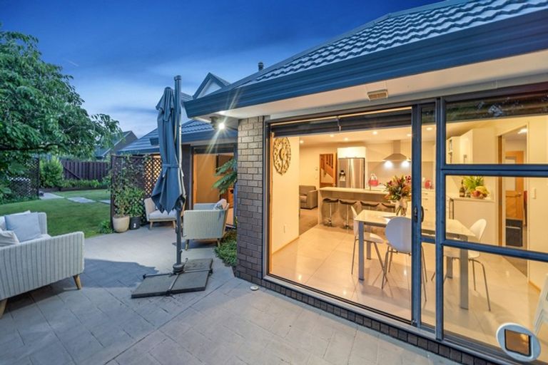 Photo of property in 18 Vanderbilt Place, Halswell, Christchurch, 8025