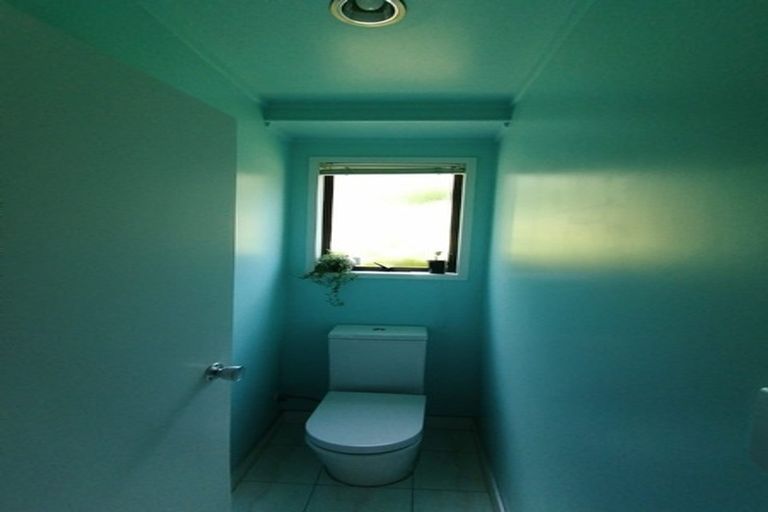 Photo of property in 10 Eugen Place, Bayview, Auckland, 0629