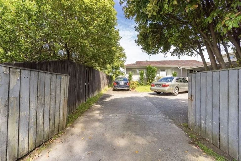 Photo of property in 389 Roscommon Road, Clendon Park, Auckland, 2103