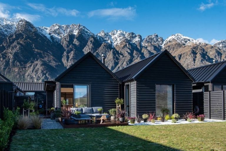 Photo of property in 10 Fife Court, Jacks Point, Queenstown, 9371