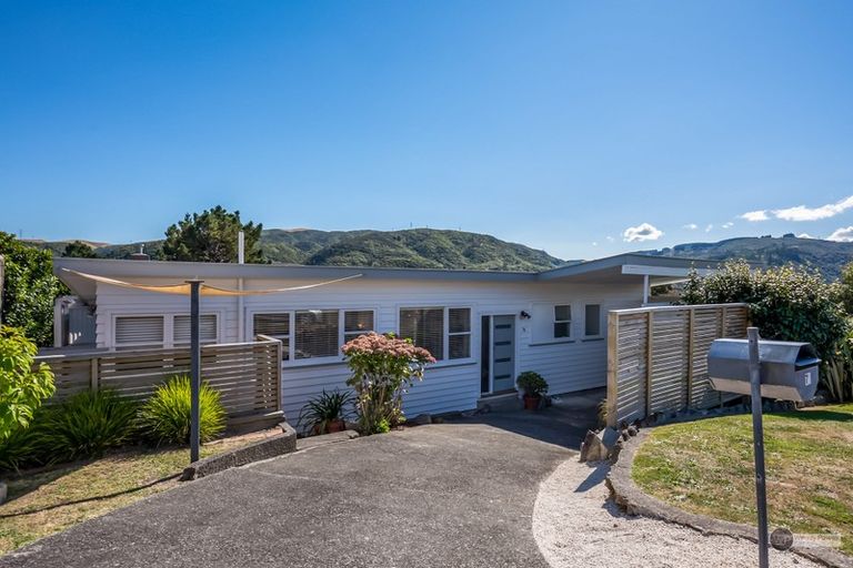 Photo of property in 76 Holborn Drive, Stokes Valley, Lower Hutt, 5019