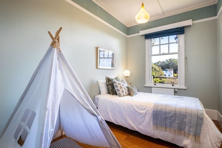 Photo of property in 22 Ridge Lane, New Plymouth, 4310