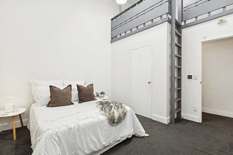 Photo of property in 1/5 Hopper Street, Mount Cook, Wellington, 6011