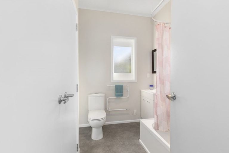 Photo of property in 33 Tawhai Street, Stokes Valley, Lower Hutt, 5019
