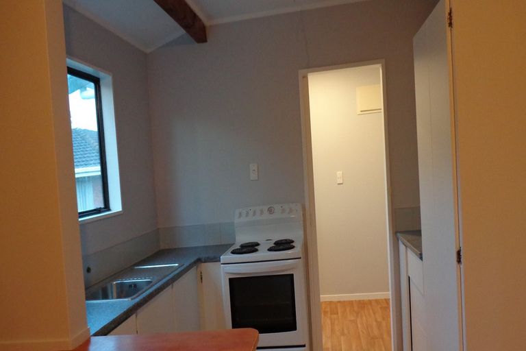 Photo of property in 2/13 Craigbank Avenue, New Lynn, Auckland, 0600