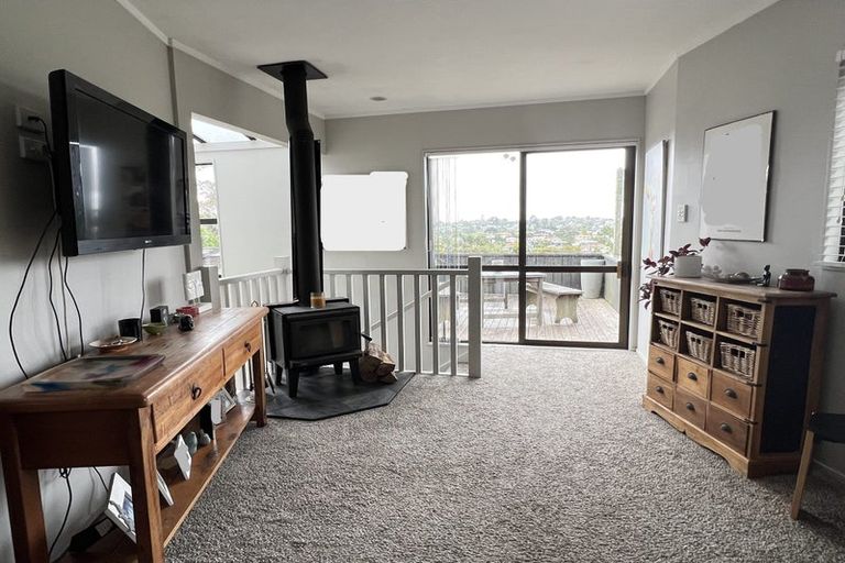 Photo of property in 4 Manutara Avenue, Forrest Hill, Auckland, 0620