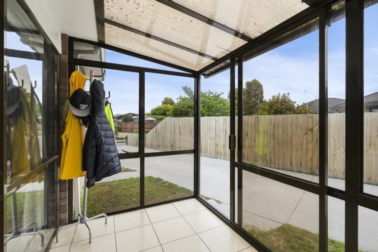 Photo of property in 1/27 Aberfoyle Place, Parklands, Christchurch, 8083