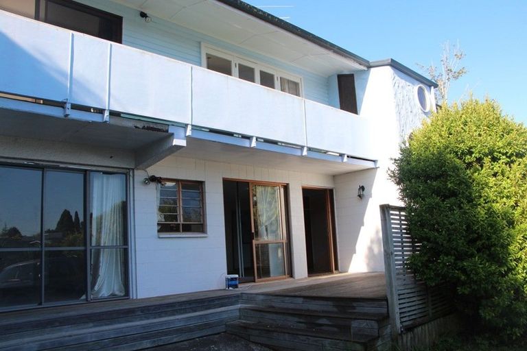 Photo of property in 4 Ondine Place, Glenfield, Auckland, 0629