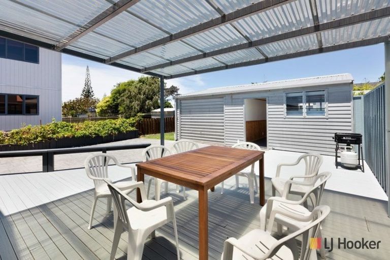 Photo of property in 17 Brighton Road, Waihi Beach, 3611