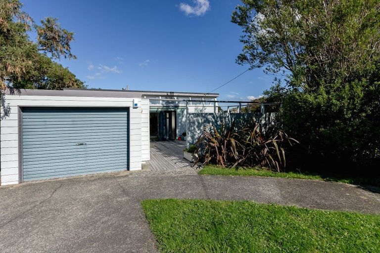 Photo of property in 8 Christina Grove, Normandale, Lower Hutt, 5010