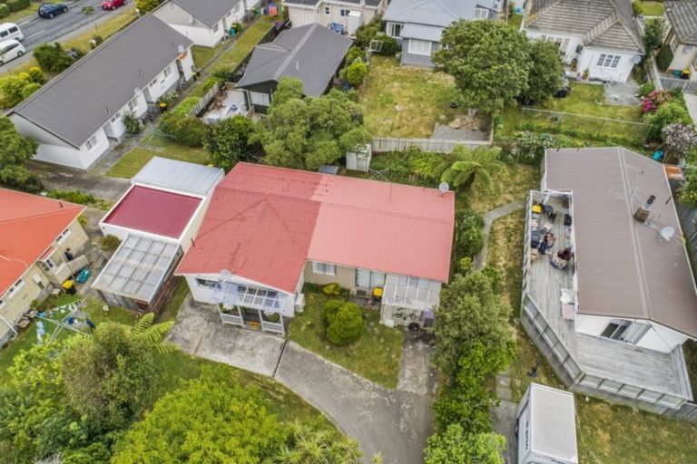 Photo of property in 11b Thurleigh Grove, Karori, Wellington, 6012