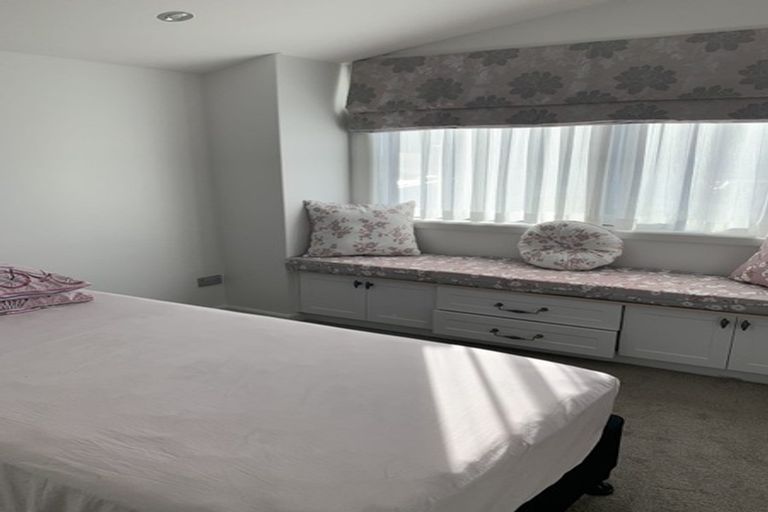 Photo of property in 17 Para Close, Fairview Heights, Auckland, 0632