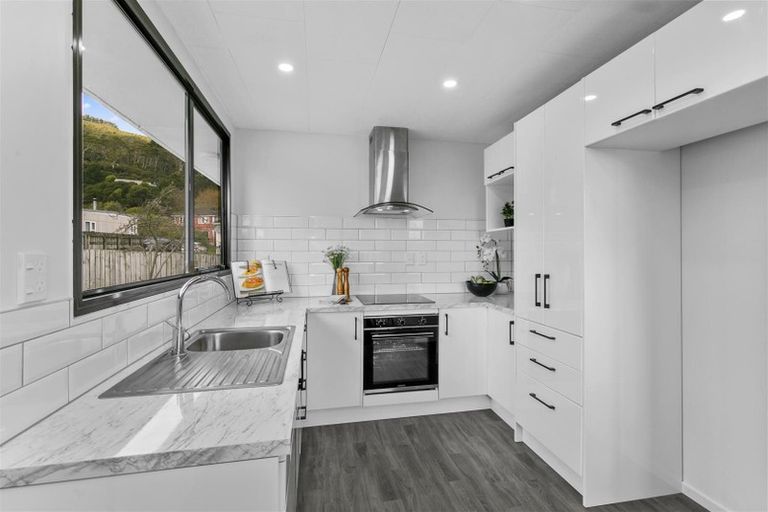 Photo of property in 2/101 Wilkie Crescent, Naenae, Lower Hutt, 5011