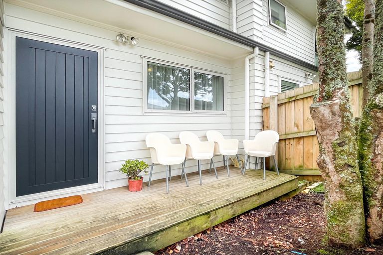 Photo of property in 55 Seymour Road, Sunnyvale, Auckland, 0612