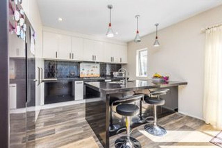 Photo of property in 45 Bordeaux Parade, Te Atatu South, Auckland, 0610