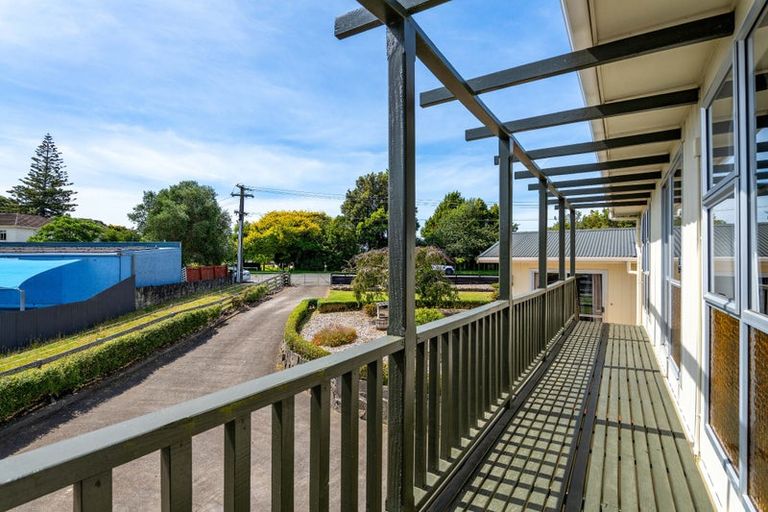 Photo of property in 35 Weraroa Road, Waverley, 4510