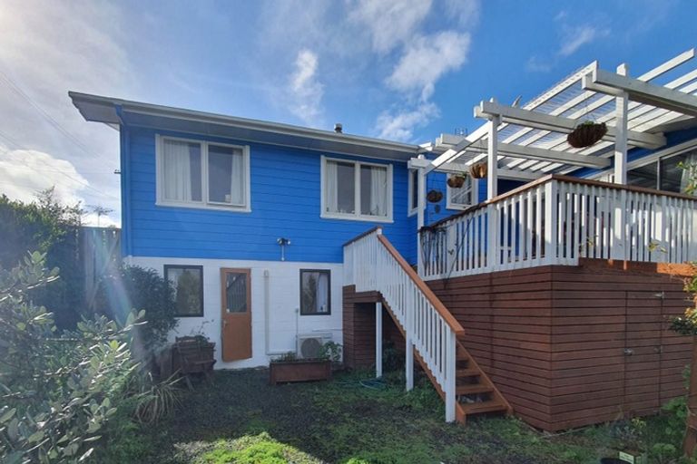 Photo of property in 83 Beach Road, Mellons Bay, Auckland, 2014