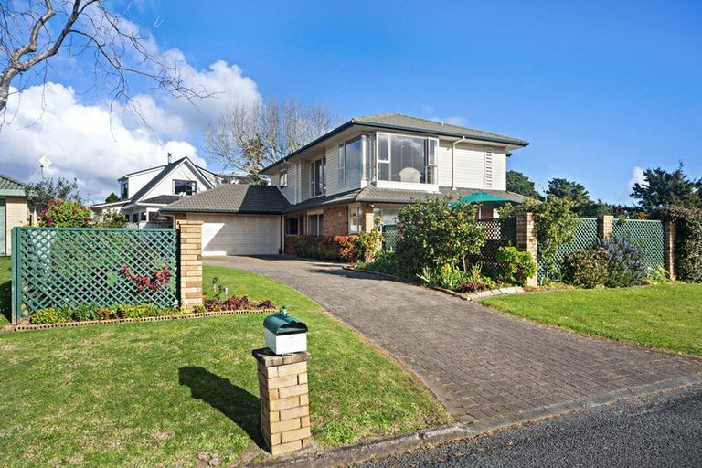 Photo of property in 11 Charles Miller Court, Clarks Beach, 2122