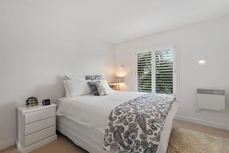 Photo of property in 9 Paraoa Crescent, Omaha, 0986