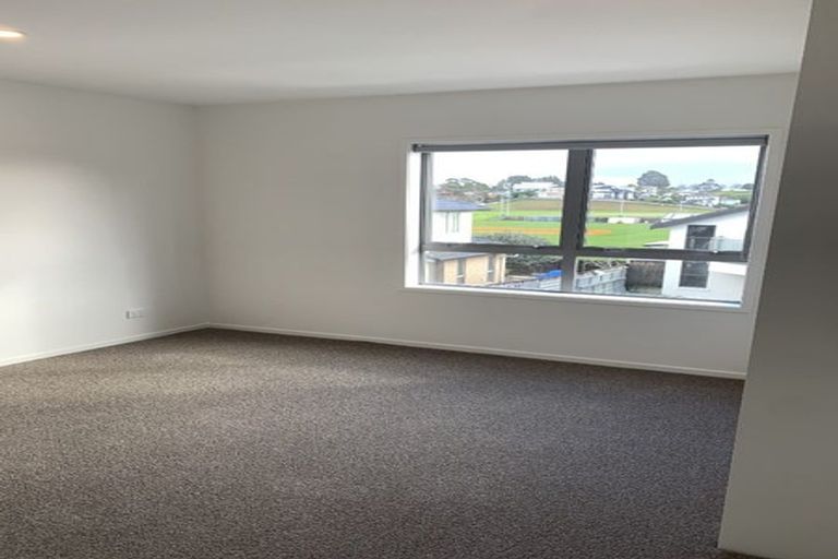 Photo of property in 1/492 East Coast Road, Windsor Park, Auckland, 0630