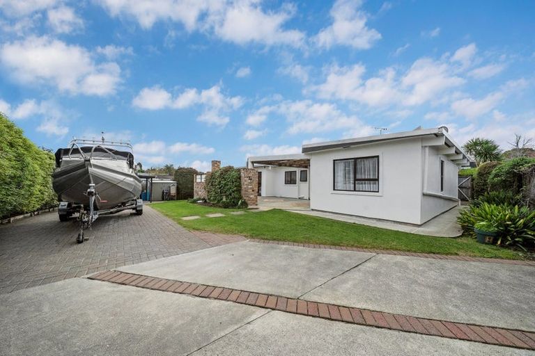 Photo of property in 49 Kurnell Drive, Botany Downs, Auckland, 2010