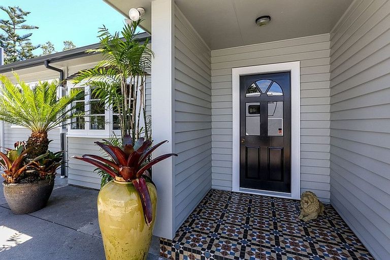 Photo of property in 331 Barrett Road, Omata, New Plymouth, 4374