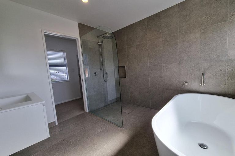 Photo of property in 83b Old Lake Road, Narrow Neck, Auckland, 0624