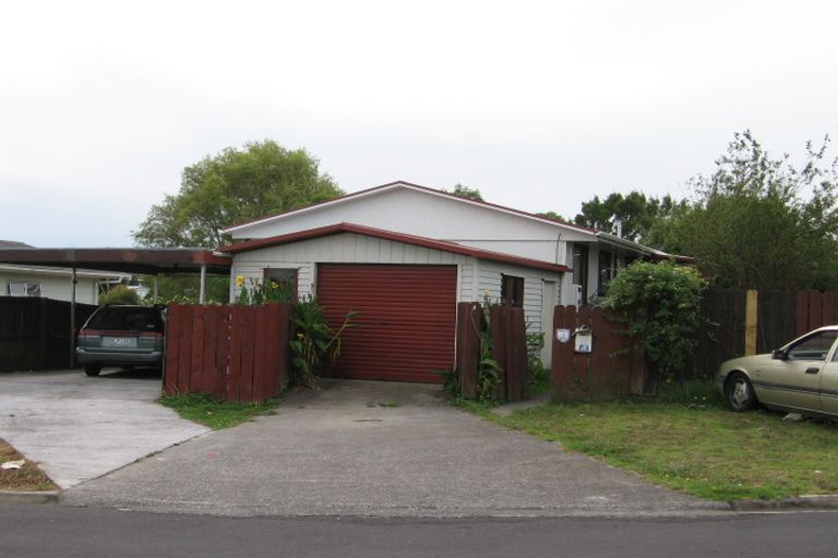 Photo of property in 3b Flaunty Place, West Harbour, Auckland, 0618