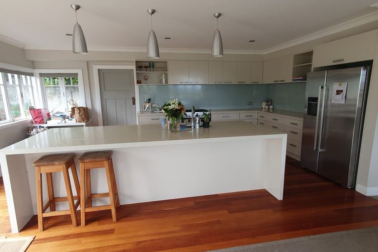 Photo of property in 49 Tio Tio Road, Miramar, Wellington, 6022