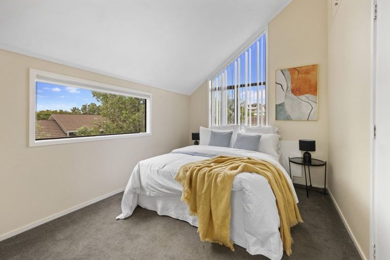 Photo of property in 2/179 Wiseley Road, West Harbour, Auckland, 0618