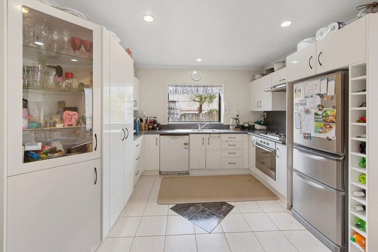 Photo of property in 12 Paloma Court, Hillpark, Auckland, 2102