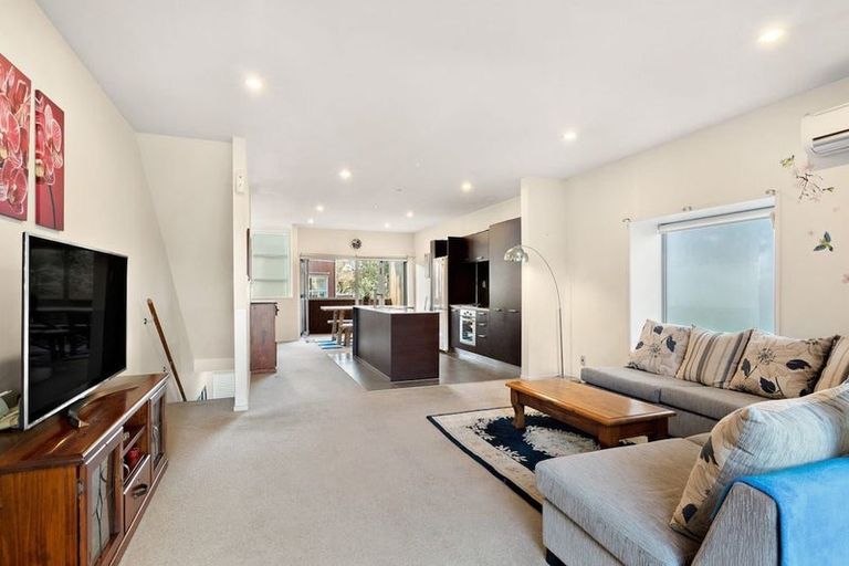 Photo of property in 76c Edmonton Road, Henderson, Auckland, 0612