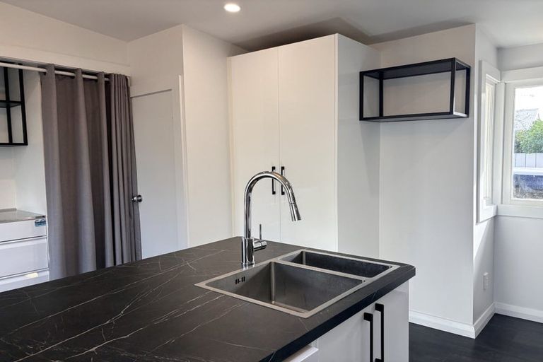 Photo of property in 24 Lyndhurst Street, Takaro, Palmerston North, 4412