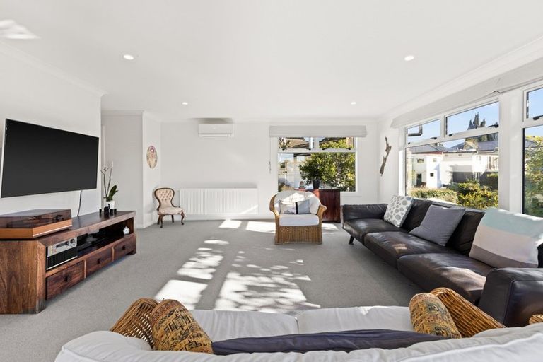 Photo of property in 101 Chaucer Road, Hospital Hill, Napier, 4110