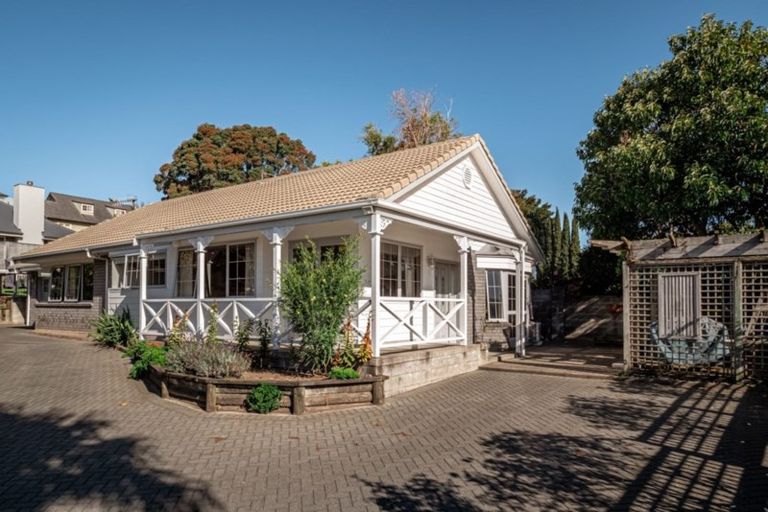 Photo of property in 384b Devonport Road, Tauranga South, Tauranga, 3112