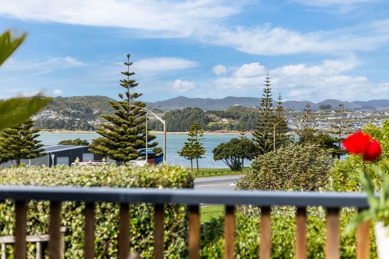 Photo of property in 140 Main Road, Titahi Bay, Porirua, 5022